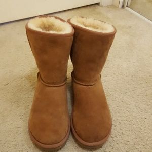 Ugg boots, chestnut, kids size 4, equals women's 6